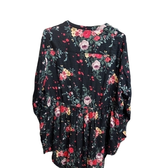 Torrid black with flowers 1X top front pockets rn 148862 - Picture 4 of 10